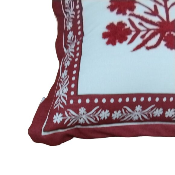 Place & Time Embroidered Floral Design Throw Pillow New - Picture 4 of 7